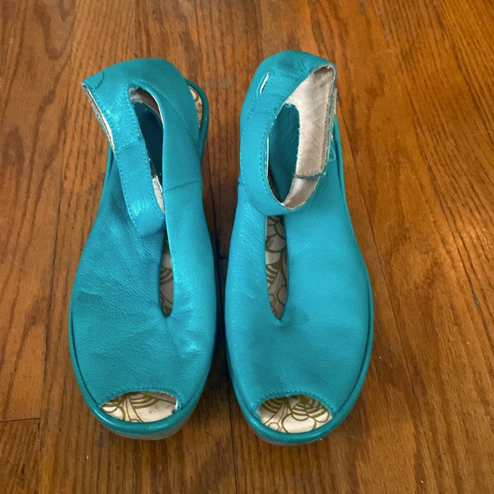 Fly London Yala sandals size 38 (7.5/8) in rare turquoise. EUC!